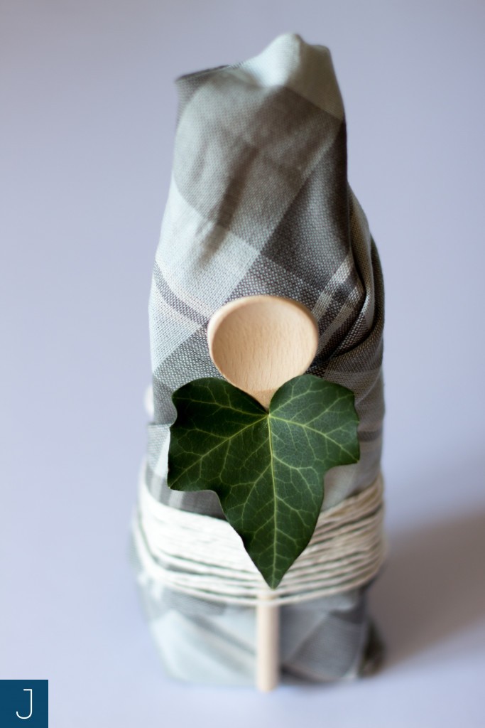 Pakowanie prezentów - łyżka i sznurek | Justine Crafts